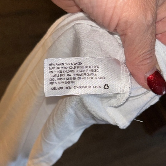 A new day medium white tank top - Picture 5 of 5